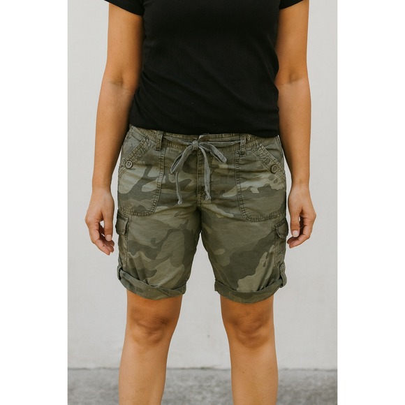 Abercrombie & Fitch Womens Camo Cargo Capri Shorts Roll Tab Olive M - Picture 1 of 6